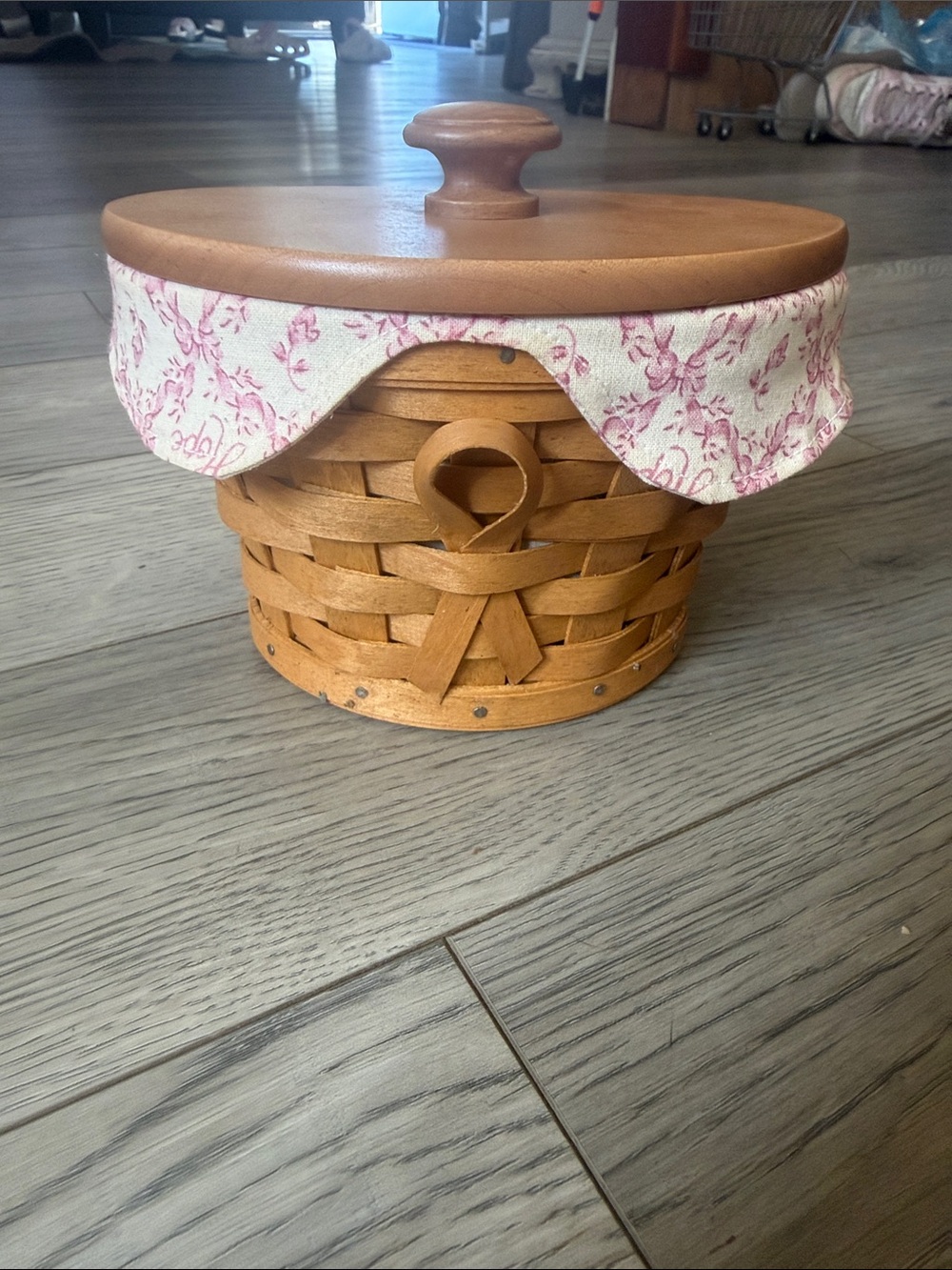 Longaberger 2007 Horizon of Hope wovenBasket w/ Pink Floral Liner and Wooden Lid